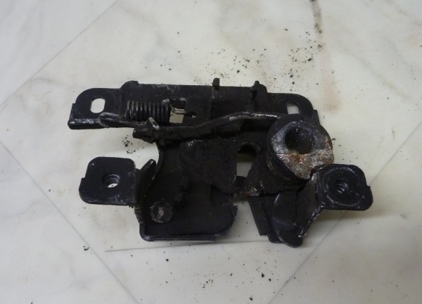 Audi A4 (B5) Haubenschloss